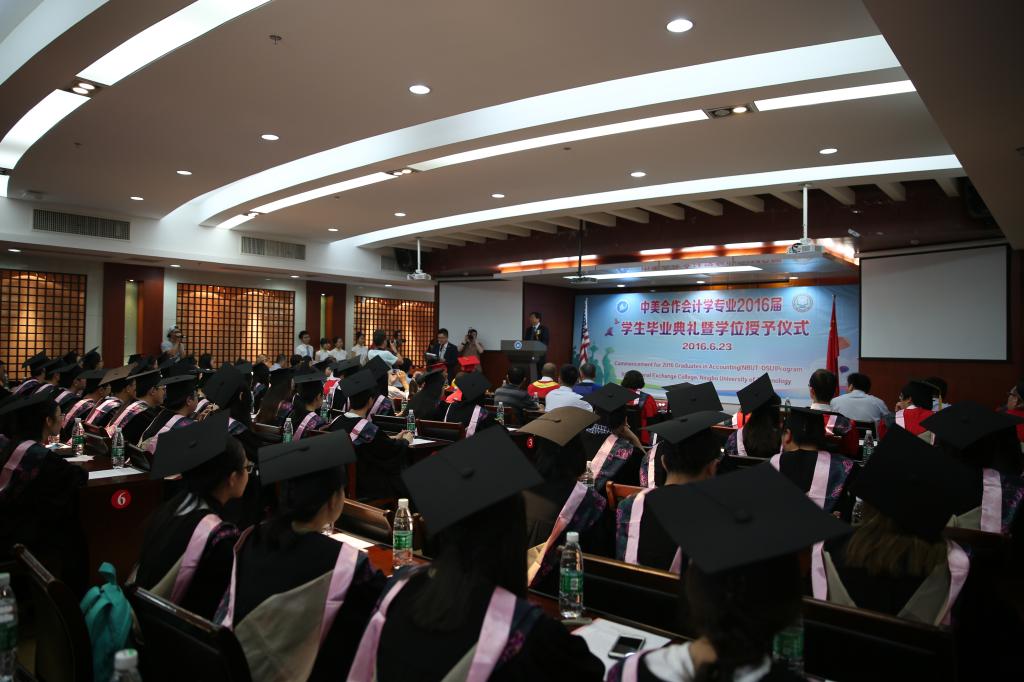 中美合作会计学专业2016届毕业典礼暨学位授予仪式举行