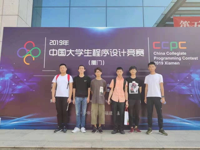 图为机器人学院学生参加中国大学生程序设计竞赛 学校供图.jpg 图为机器人学院学生参加中国大学生程序设计竞赛 学校供图.jpg