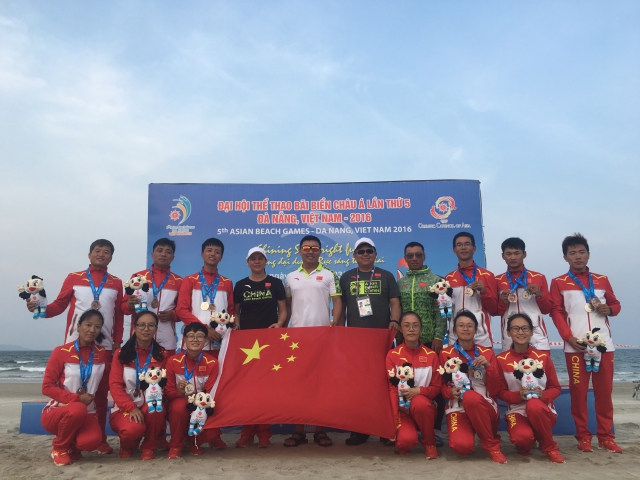 图为宁波工程学院木球队队员参加第五届沙滩运动会合影 学校供图.jpg 图为宁波工程学院木球队队员参加第五届沙滩运动会合影 学校供图.jpg