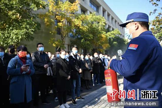 消防业务知识培训会现场。 张晓雁供图 消防业务知识培训会现场。 张晓雁供图