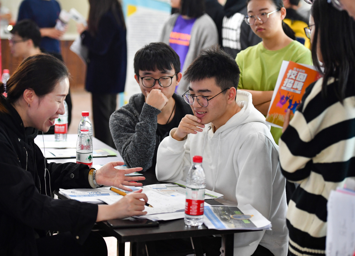 招聘会5-3.jpg 招聘会5-3.jpg