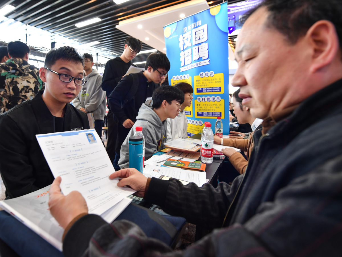 招聘会5.jpg 招聘会5.jpg