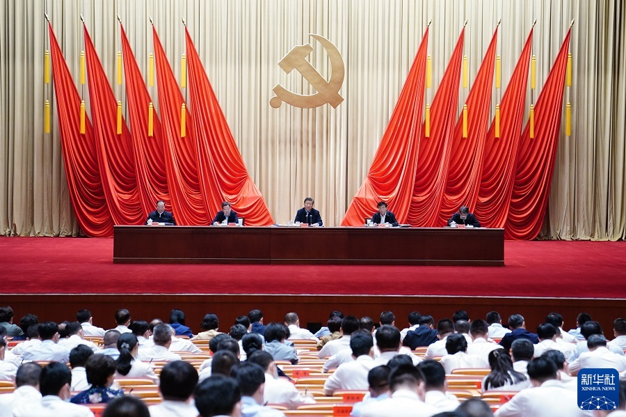 习近平在中央党校(国家行政学院)中青年干部培训班开班式上发表重要讲话强调 信念坚定对党忠诚实事求是担当作为 努力成为可堪大用能担重任的栋梁之才 王沪宁出席 习近平在中央党校(国家行政学院)中青年干部培训班开班式上发表重要讲话强调 信念坚定对党忠诚实事求是担当作为 努力成为可堪大用能担重任的栋梁之才 王沪宁出席